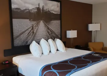 Super 8 by Wyndham Spruce Grove hotel thumbnail 5