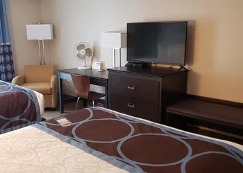 Super 8 by Wyndham Spruce Grove hotel thumbnail 6