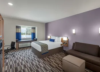 Microtel Inn & Suites by Wyndham College Station hotel thumbnail 6