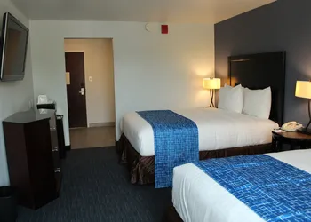 Travelodge by Wyndham Water’s Edge Hotel - Racine hotel thumbnail 3