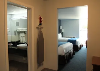 Travelodge by Wyndham Water’s Edge Hotel - Racine hotel thumbnail 4