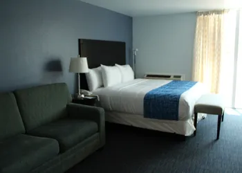 Travelodge by Wyndham Water’s Edge Hotel - Racine hotel thumbnail 5
