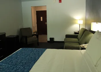 Travelodge by Wyndham Water’s Edge Hotel - Racine hotel thumbnail 6