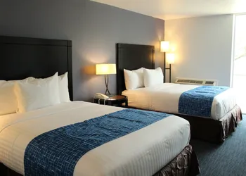 Travelodge by Wyndham Water’s Edge Hotel - Racine hotel thumbnail 8