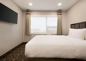 Days Inn by Wyndham Wainwright hotel thumbnail 7