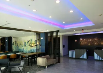 La Quinta Inn & Suites by Wyndham Dallas/Fairpark hotel thumbnail 5