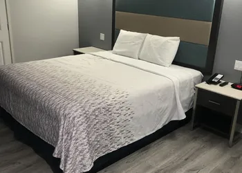 Travelodge Inn & Suites by Wyndham West Covina hotel thumbnail 7