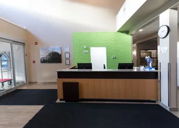 Super 8 by Wyndham Canmore hotel thumbnail 7