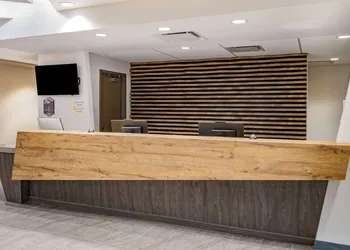Super 8 by Wyndham Moosonee hotel thumbnail 2