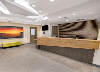 Super 8 by Wyndham Moosonee hotel thumbnail 3