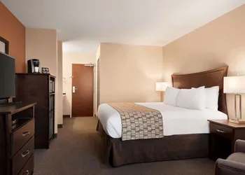 Travelodge by Wyndham Pincher Creek hotel thumbnail 5