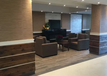 Super 8 by Wyndham Hardisty hotel thumbnail 3