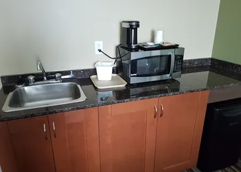 Super 8 by Wyndham Hardisty hotel thumbnail 7
