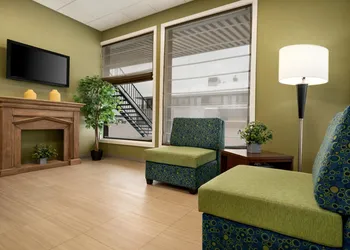Super 8 by Wyndham Hearst ON hotel thumbnail 2