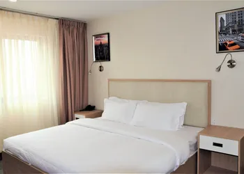 Lic Plaza Hotel hotel thumbnail 5