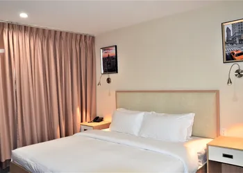 Lic Plaza Hotel hotel thumbnail 6