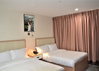 Lic Plaza Hotel hotel thumbnail 7