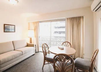 Royal Grove Waikiki hotel thumbnail 7