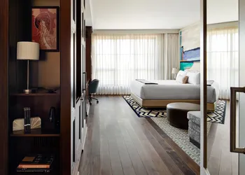 Sophy Hyde Park hotel thumbnail 7