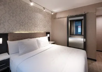 Aliz Hotel Times Square hotel thumbnail 8