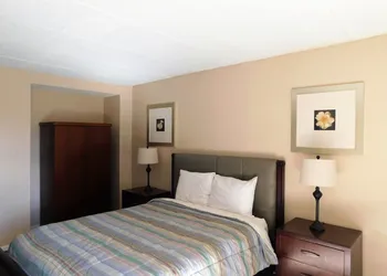 APM Inn & Suites hotel thumbnail 3