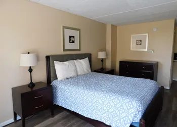 APM Inn & Suites hotel thumbnail 4