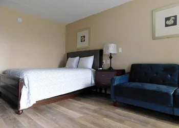 APM Inn & Suites hotel thumbnail 5