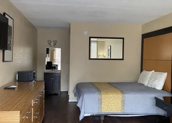 APM Inn & Suites hotel thumbnail 6