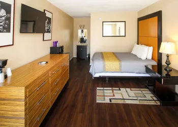 APM Inn & Suites hotel thumbnail 7