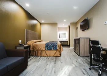 Budget Host Inn and Suites hotel thumbnail 6