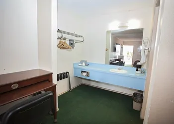 Executive Inn hotel thumbnail 7