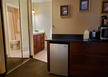 Redwood Garden Inn hotel thumbnail 8