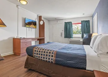 Economy Lodge hotel thumbnail 5