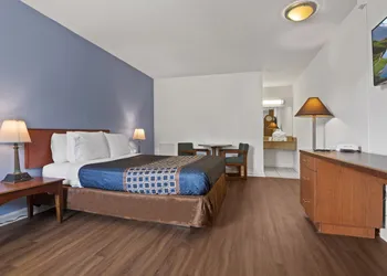 Economy Lodge hotel thumbnail 8