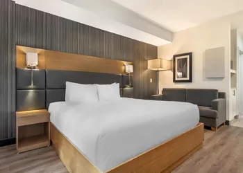 Executive Residency by Best Western Calgary City View North hotel thumbnail 4