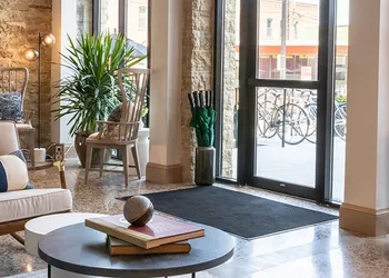 Lora hotel thumbnail 3