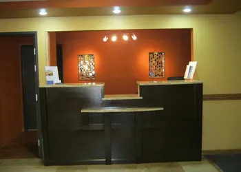 Burnsville Inn & Suites hotel thumbnail 3