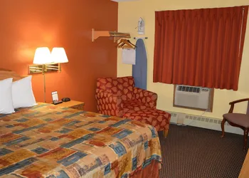Burnsville Inn & Suites hotel thumbnail 4