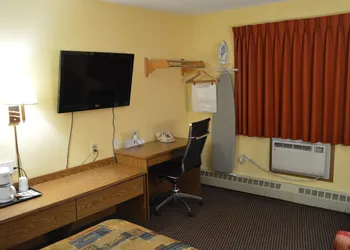 Burnsville Inn & Suites hotel thumbnail 5