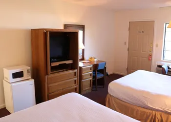 Friendship Inn hotel thumbnail 6