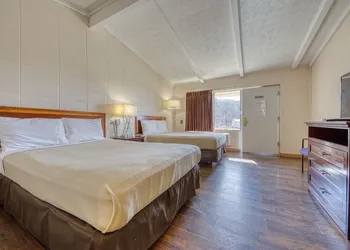 Royal Inn hotel thumbnail 3