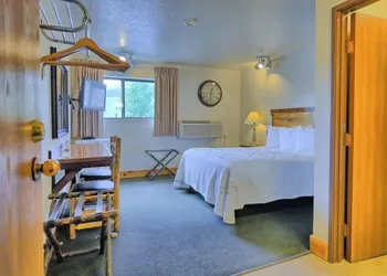 Yellowstone Village Inn and Suites hotel thumbnail 3