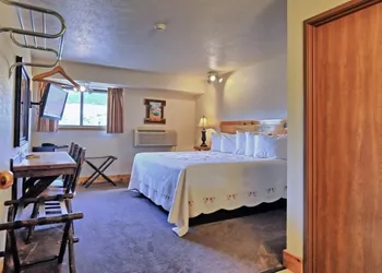 Yellowstone Village Inn and Suites hotel thumbnail 4
