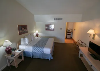 White's City Cavern Inn hotel thumbnail 3