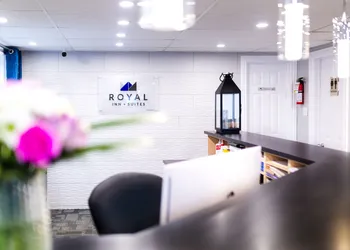 Royal Inn & Suites hotel thumbnail 5