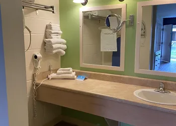 Buccaneer Inn hotel thumbnail 8