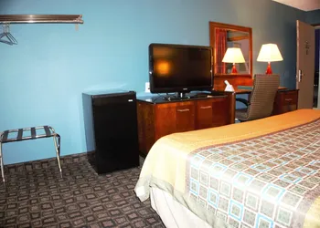 Lakes Inn hotel thumbnail 7