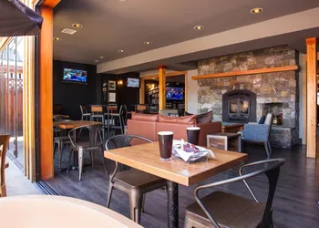 The Lodge at Arrow Lakes hotel thumbnail 3