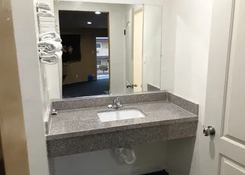 Los Angeles Inn & Suites - LAX hotel thumbnail 8