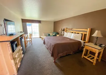 Sisters Inn And Suites hotel thumbnail 2
